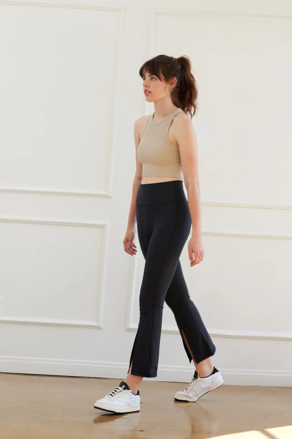 Julia crop flare black
